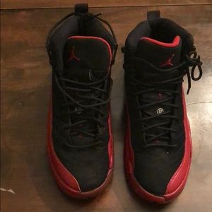 Jordan Retro 12’s black and red size 7y